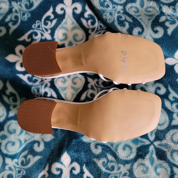 🍒 NEW Steve Madden Omay white slides sandals 9.5 - Picture 6 of 8